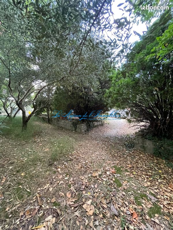 Terrain 435 m² · à Saint-Théodorit · 435 m² · 79 000 €