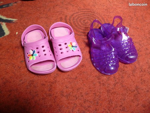 2 paires de chaussures taille 26 et 29