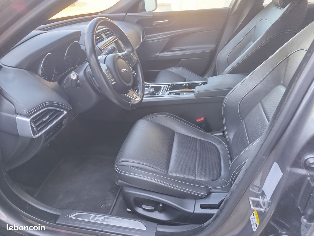 Jaguar xe 2.0d 180 cv r-sport 74000 km garantie 12 mois (image 4)