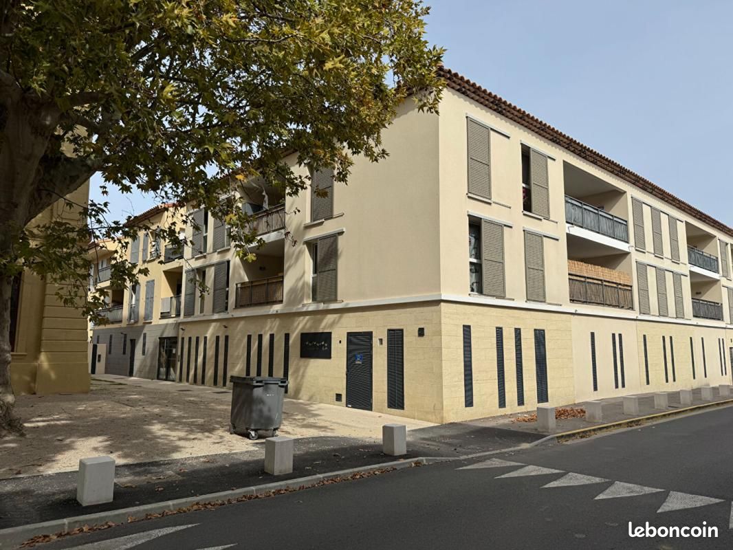 Appartement 2 pièces 45 m² · à Eyguières · 45 m² · 860 €