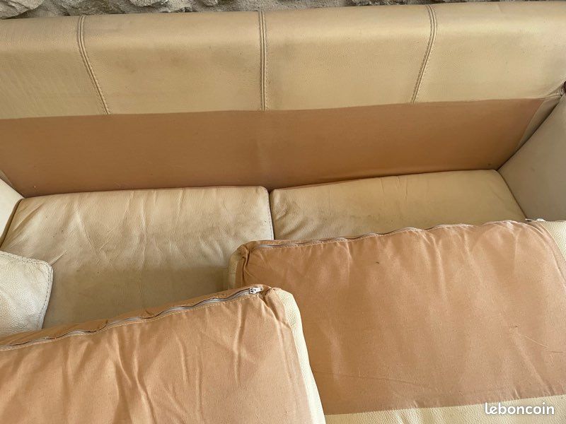 Canapé moderne cuir beige bois (image 5)