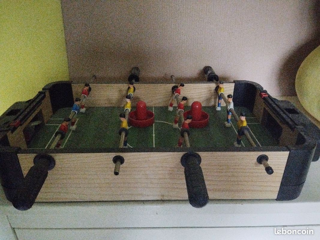 Babyfoot sur table (image 1)