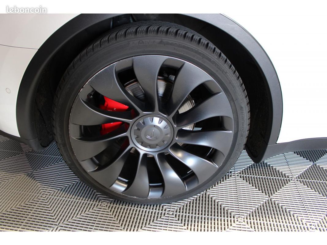 TESLA MODEL Y AWD Performance - Première main (image 26)