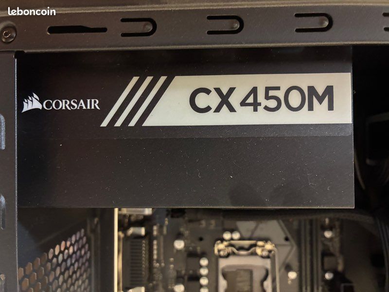 Boite d'alimentation Corsair CS550M / 80PLUS Gold / 550W / Semi-modulaire