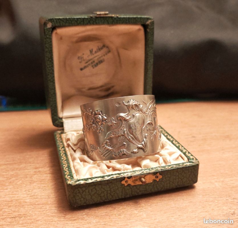 RAVINET D'ENFERT (Hermès) coffret rond de serviette floral en argent massif minerve (image 2)