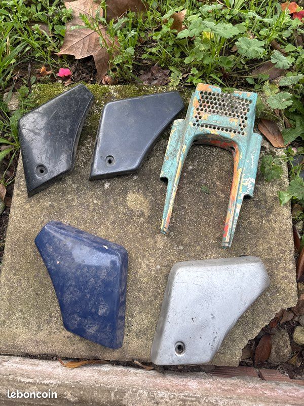 Lot boîtes à outils et cache fourche mobylette (image 1)