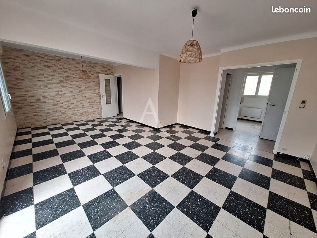 Immeuble 6 pièces 236 m² · à Rodilhan · 236 m² · 350 000 €