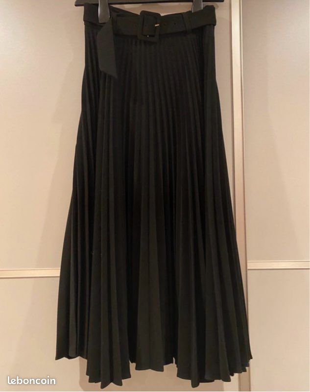 Jupe Plissée Courte Zara Noire, Taille XS, Femme, Avec Chaîne Et Bouton