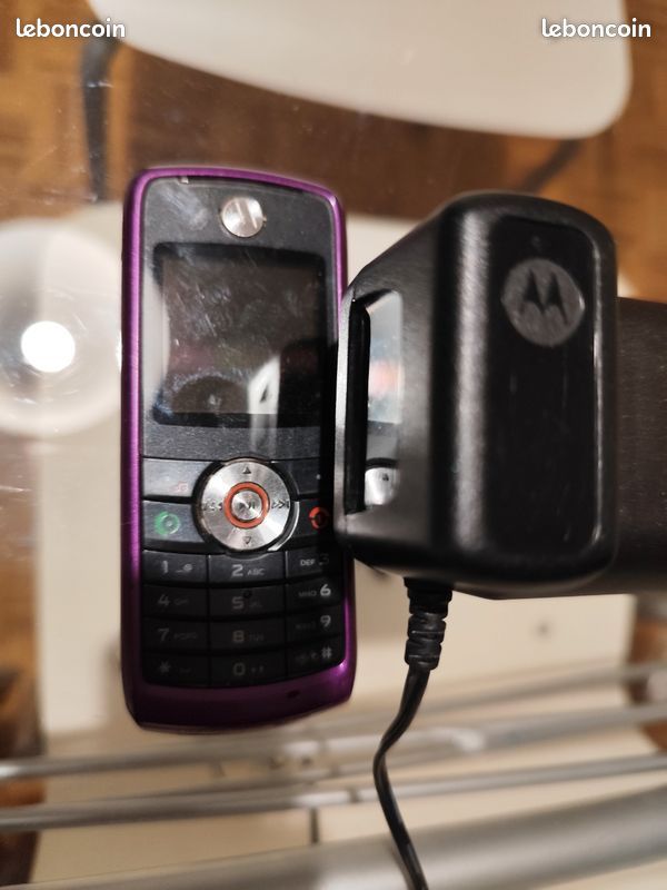 TÉLÉPHONE PORTABLE SAMSUNG Monte GT-S5620 - Débloqué - Chargeur Samsung