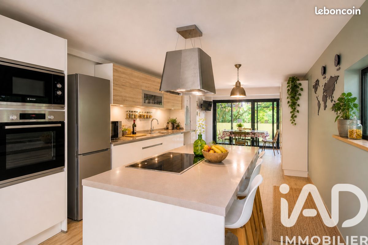 Maison 6 pièces 169 m² · à Chantilly · 169 m² · 2 800 €/mois