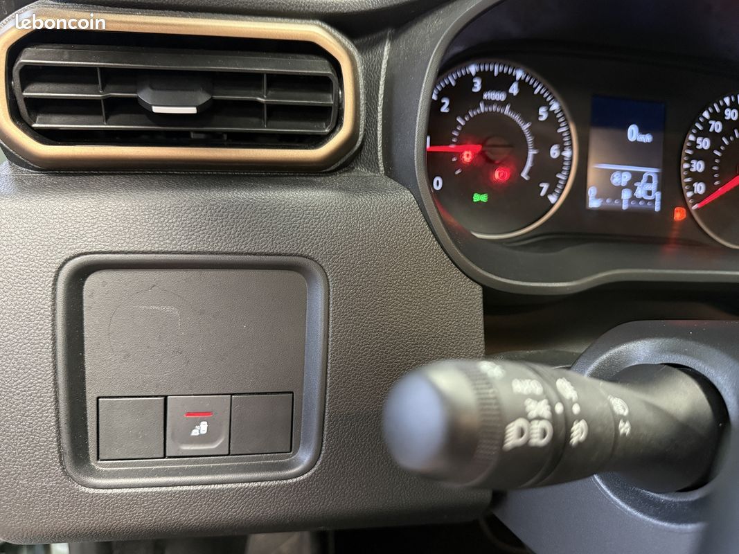 Dacia DUSTER 1.3 TCE 150CV BVA 4X2 PACK EXTREME / GPS / CAMERA / CARPLAY (LAURENT AUTO) (image 16)