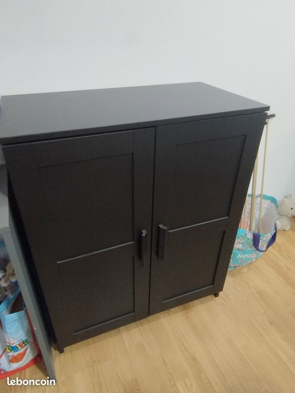 Commode IKEA BRIMNES noire (image 1)