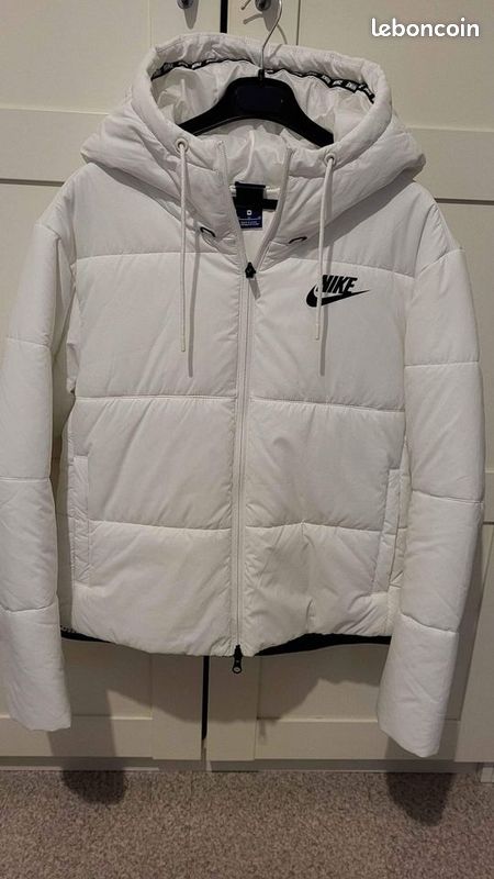 Doudoune femme Nike comme neuve authentique Vêtements