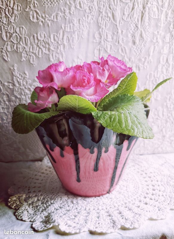 Vintage cache pot Vallauris style boudoir 50's faïence vernissé rose fushia & noir (image 1)