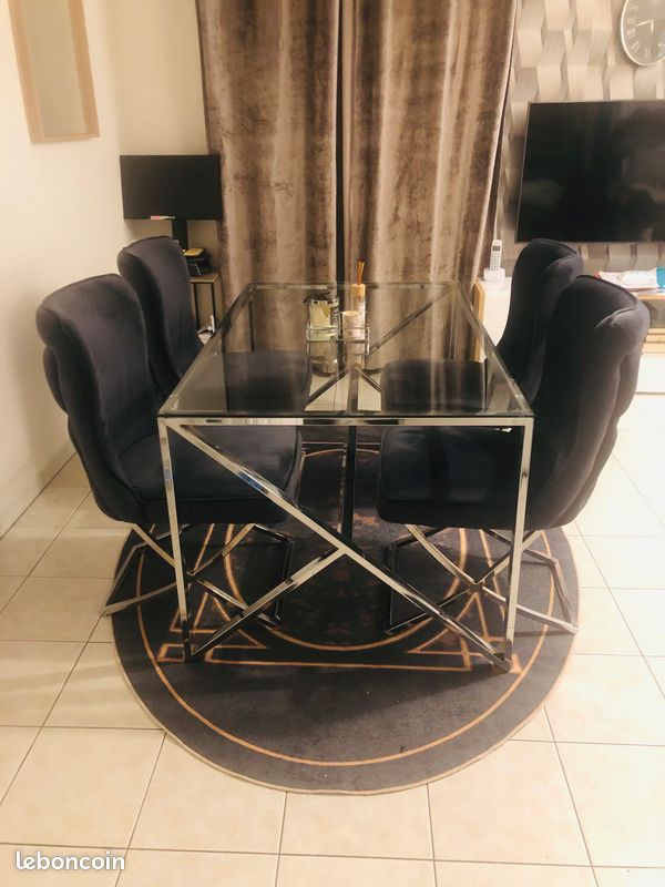 Table à manger en verre et pieds argentés (image 3)