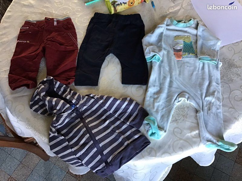 Lot vêtements 9 à 12 mois (image 1)