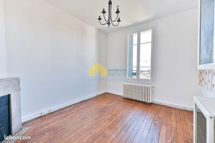 https://img.leboncoin.fr/api/v1/lbcpb1/images/4c/6d/b1/4c6db18a4919079a1556176192807fb1569026ef.jpg?rule=ad-image