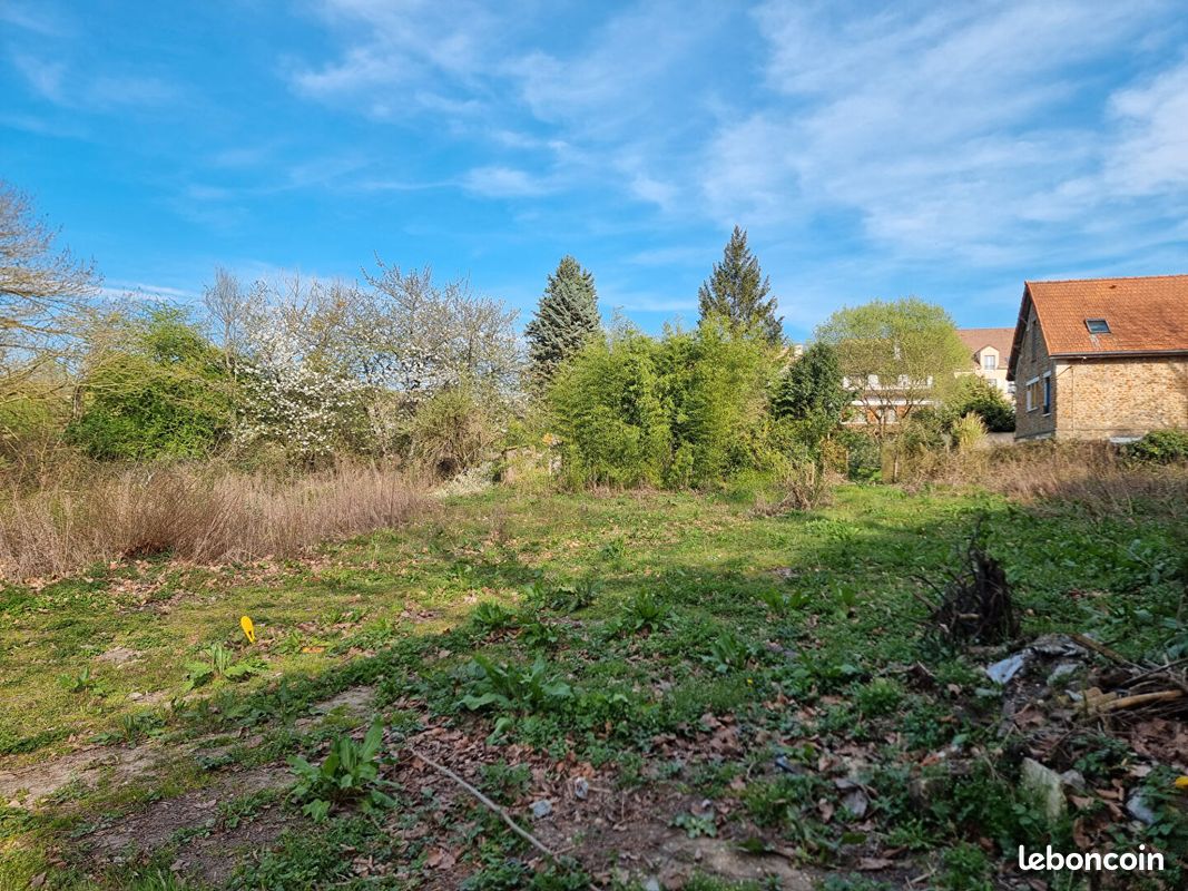 Terrain 822 m² · à Jouars-Pontchartrain · 822 m² · 263 000 €