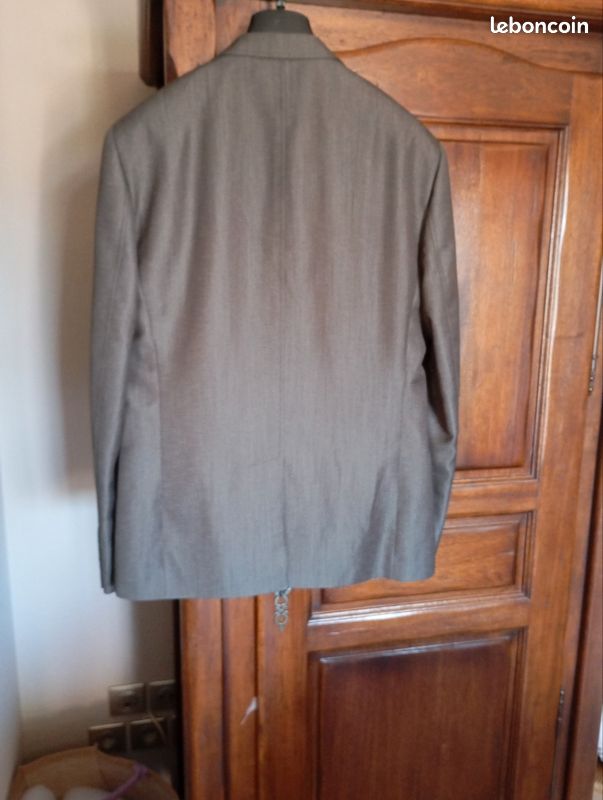 Costume (image 2)
