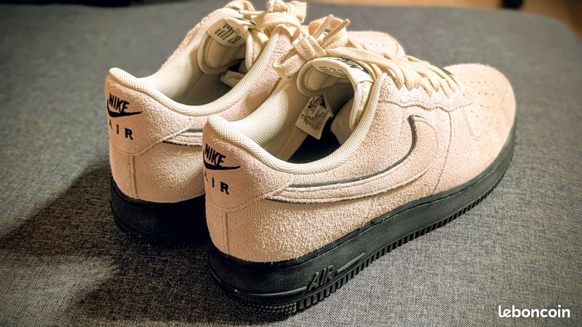 Baskets Nike Air Force 1 07 LV8 — Blanche, Pointure 43, Neuf Avec Boîte