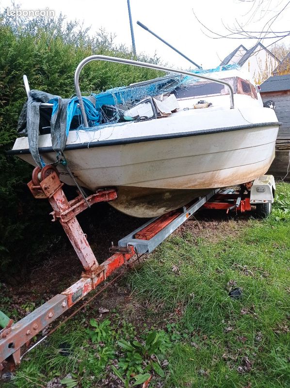 Remorque et bateau a restaurer Équipement nautisme