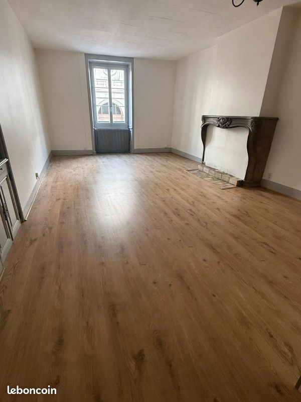 Appartement 3 pièces 100 m² · à Lons-le-Saunier · 100 m² · 900 €