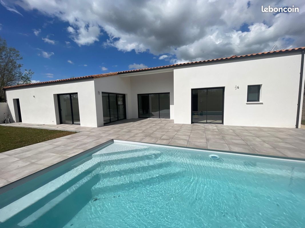 Propriété 5 pièces 134 m² - Magné 79460 (image principale 0)