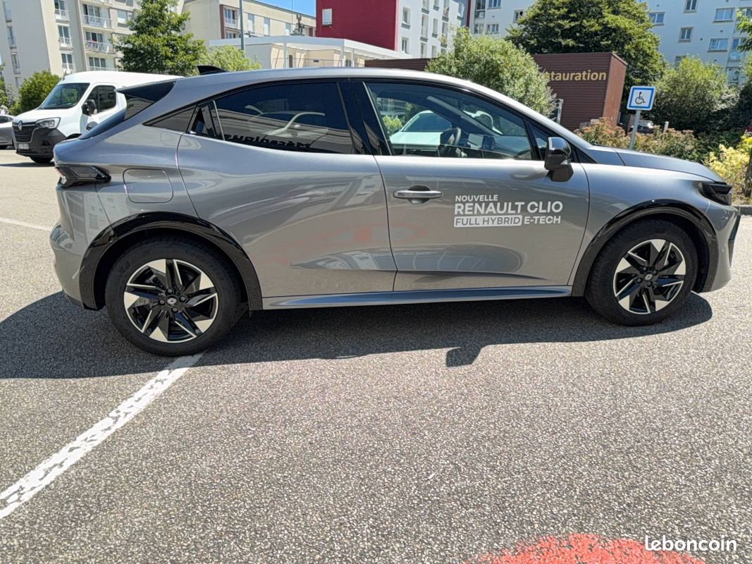 RENAULT Clio E-Tech full hybrid 160 ch Techno (image 6)