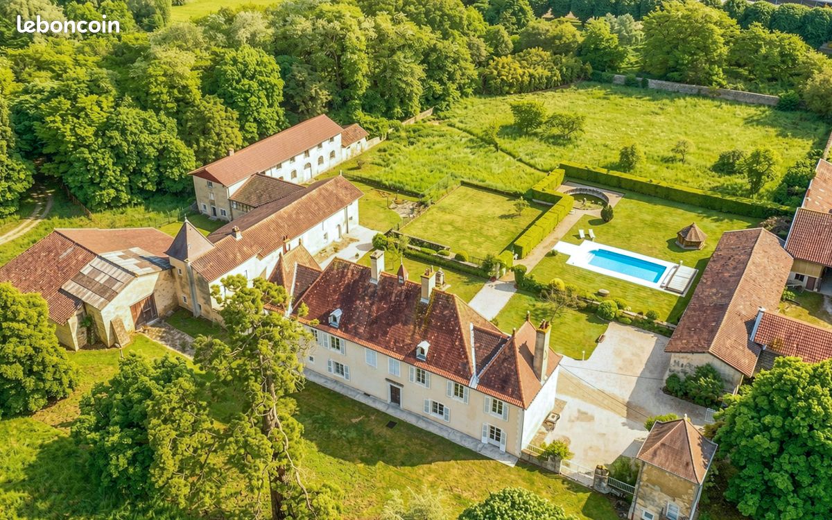 Maison 9 pièces 350 m² · à Bourg-en-Bresse · 350 m² · 1 150 000 €