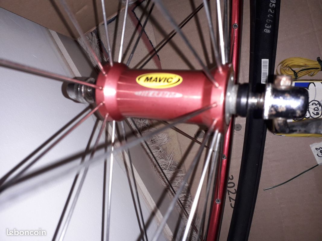 Roue avant Mavic Helium serie 6000vélo route 700 vintage