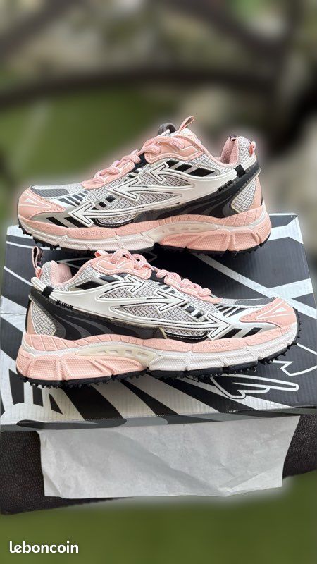 Off white (image 1)