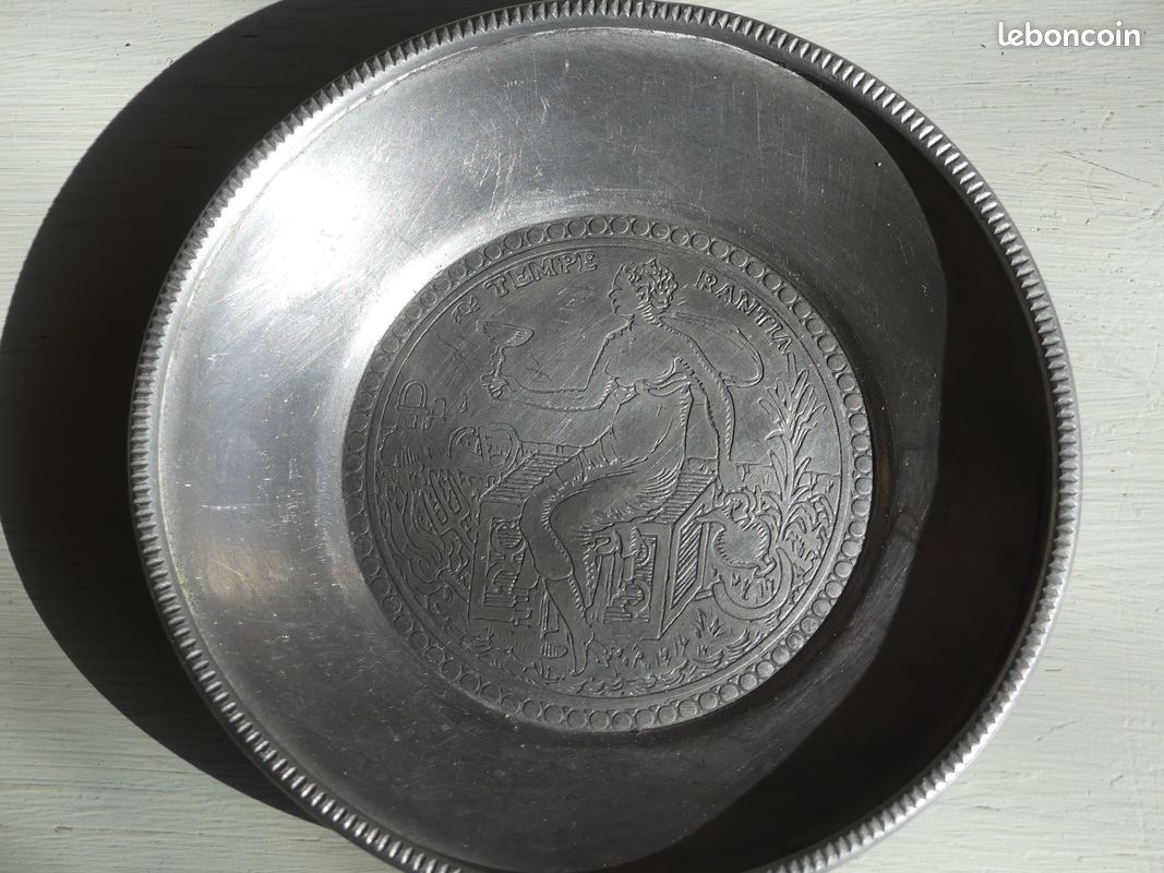 Tasse en étain (image 2)