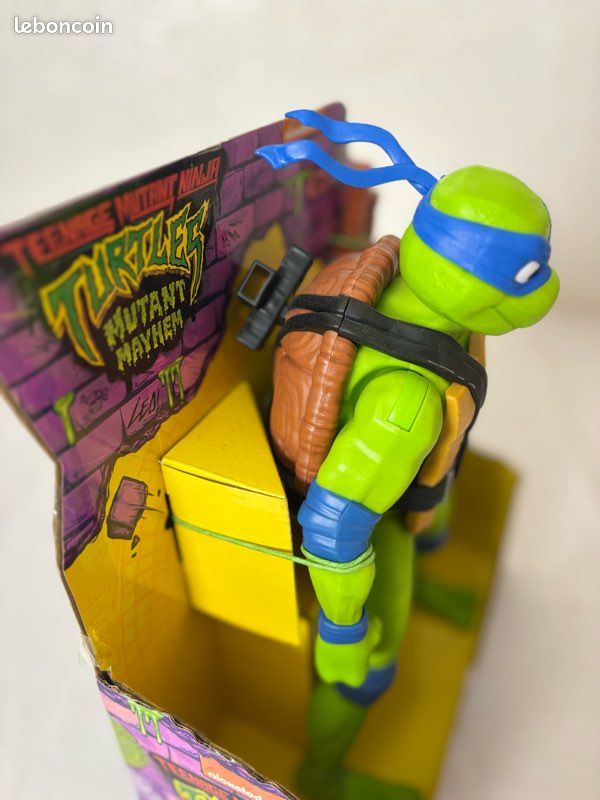 Figurine Géante Leonardo 30 Cm – Teenage Mutant Ninja Turtles – Points Articulés Et Katanas Inclus