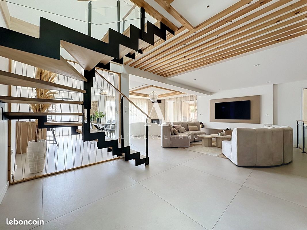 Maison 5 pièces 149 m² · à Crozet · 149 m² · 710 000 €