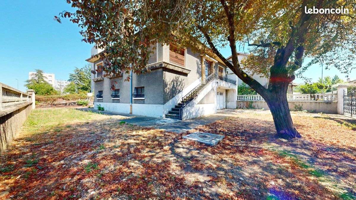 Maison 7 pièces 276 m² · à Villeurbanne · 276 m² · 299 900 €