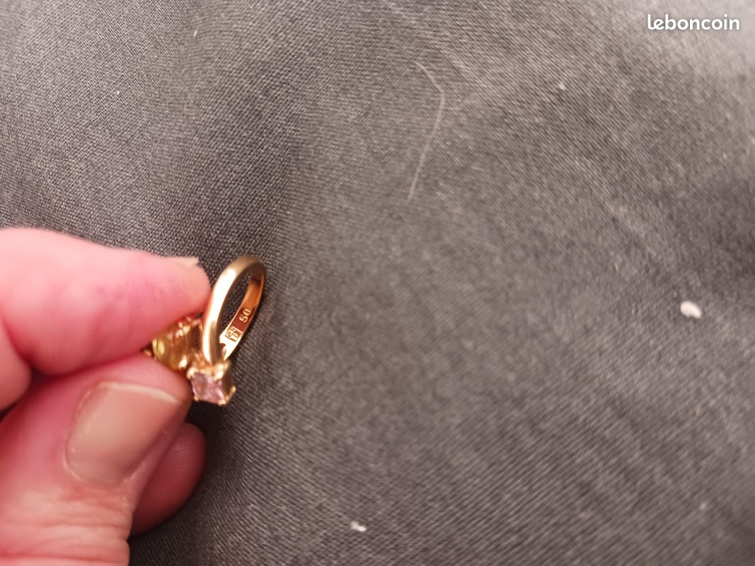 Bague Plaquée Or Jaune Avec 3 Rangées De Pierres - Taille 53, Poinçon, Comme Neuve Occasion