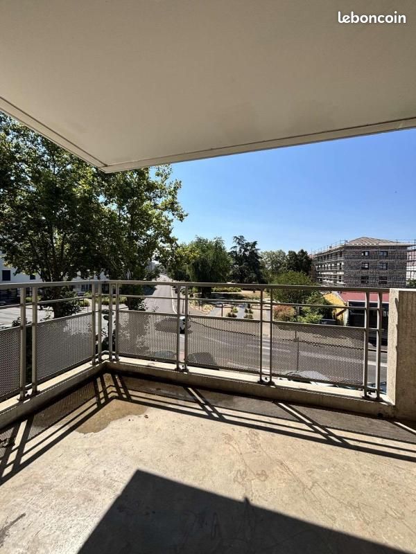 Appartement 2 pièces 39 m² · à Décines-Charpieu · 39 m² · 658 €