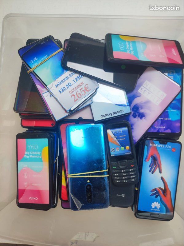 Lot de 120 pièce de téléphones factice (image 1)