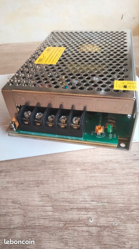 Alimentation 220volts 12 volts continu 4A (image 1)