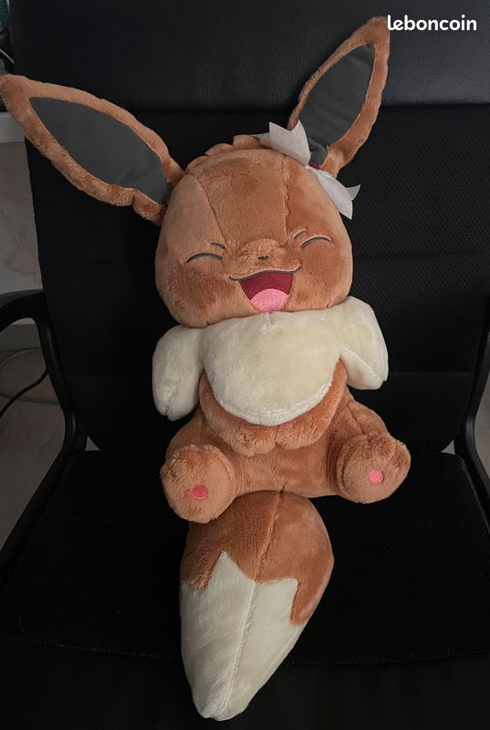 Grande peluche Pokémon Eevee Évoli (image 1)