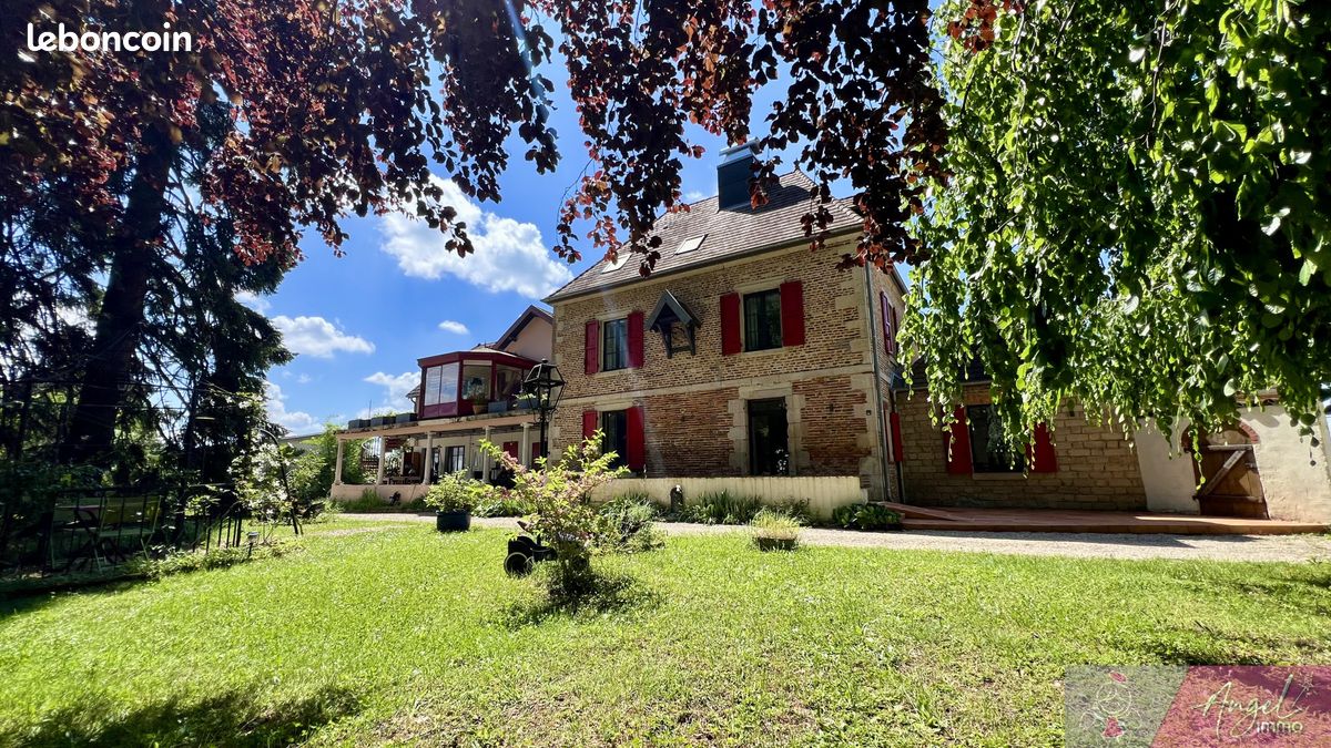 Maison 21 pièces 525 m² · à Villers-Robert · 525 m² · 690 000 €