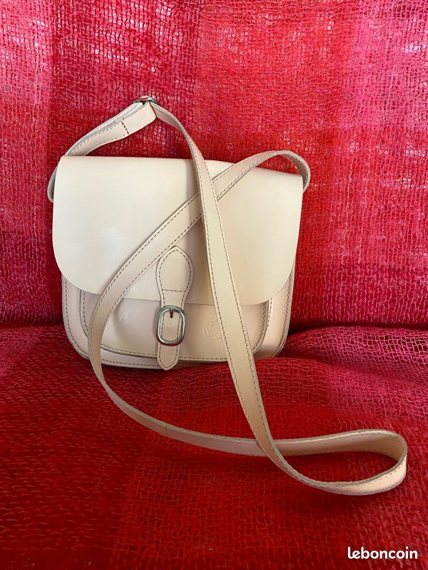 Sac gibecière cuir Lacoste (image 1)