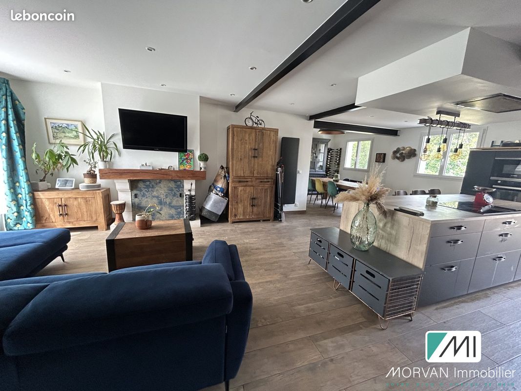 Maison 8 pièces 150 m² · à Le Mesnil-Saint-Denis · 150 m² · 587 000 €