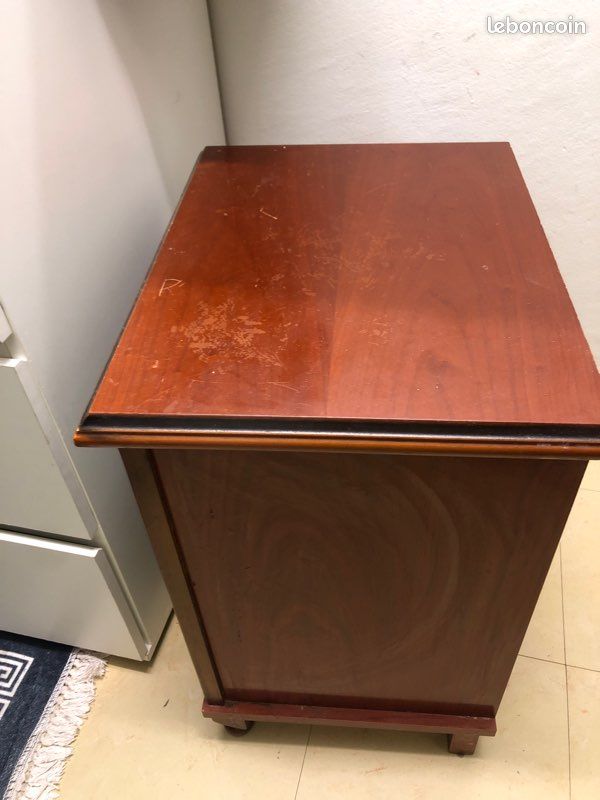 Table de nuit en bois (image 2)