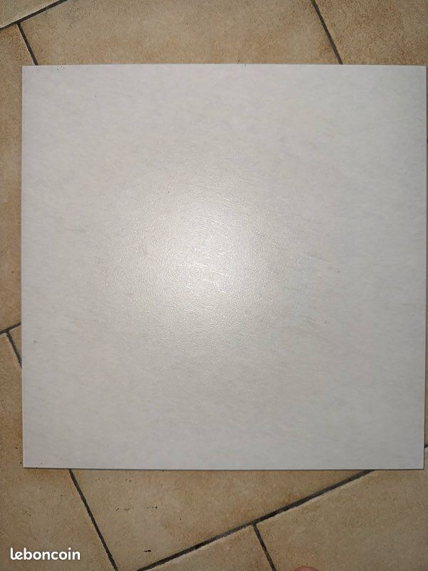 Carrelage 30x30 cérame 9 mm – 20 m² – NEUf (image 1)