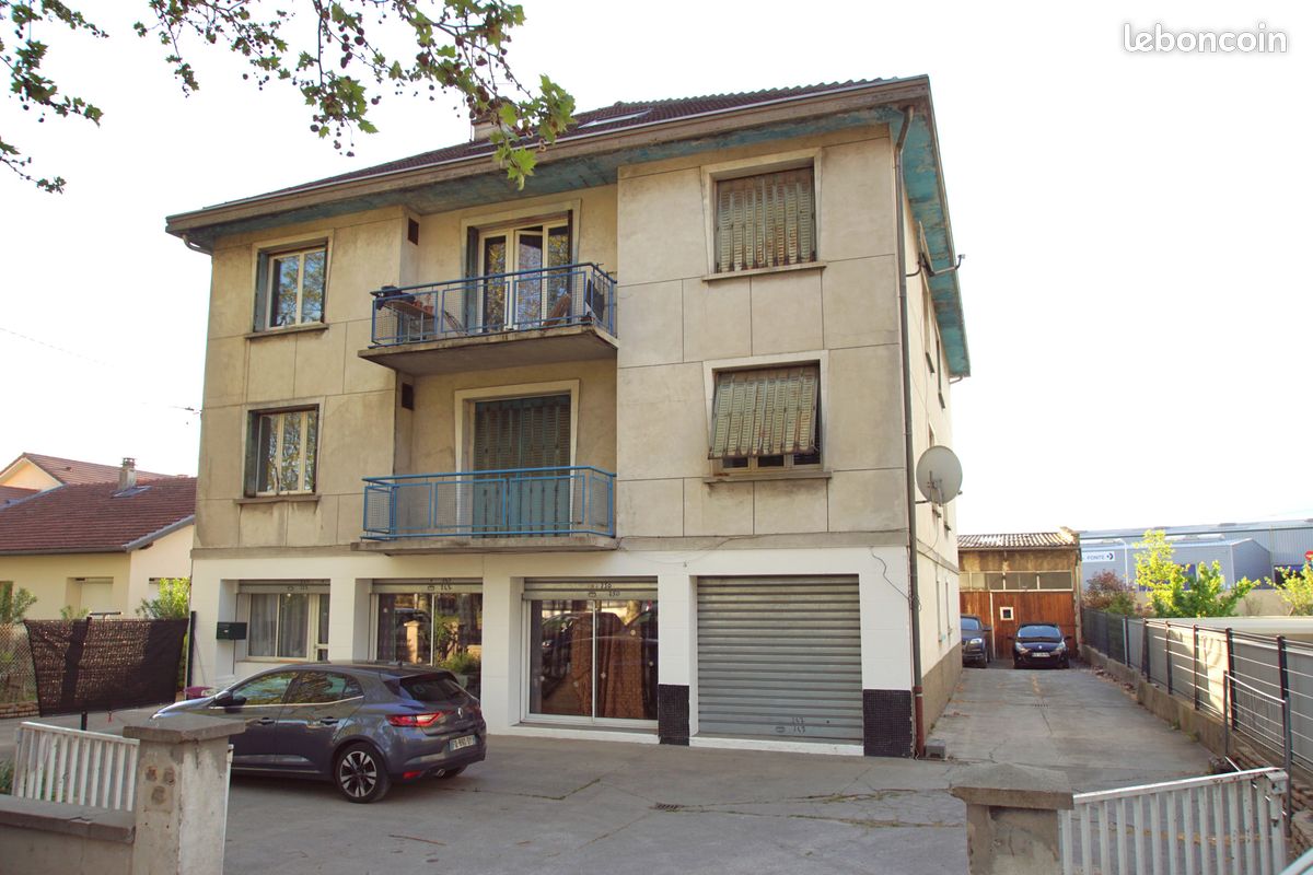 Appartement 3 pièces 82 m² · à Échirolles · 82 m² · 93 000 €
