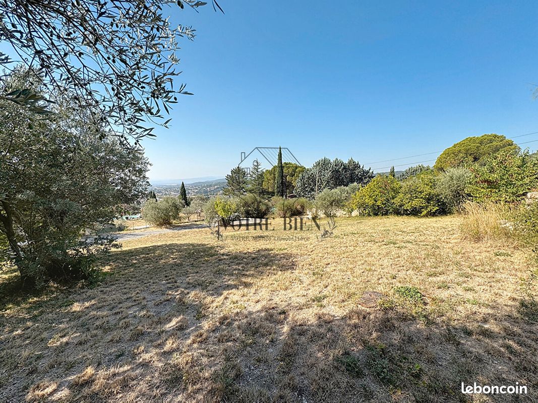 Terrain 701 m² · à Manosque · 701 m² · 262 000 €