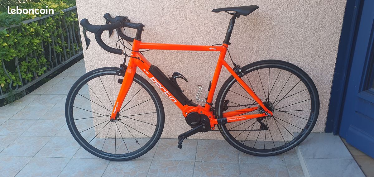 Vélo de course avec assistance électrique Vélos