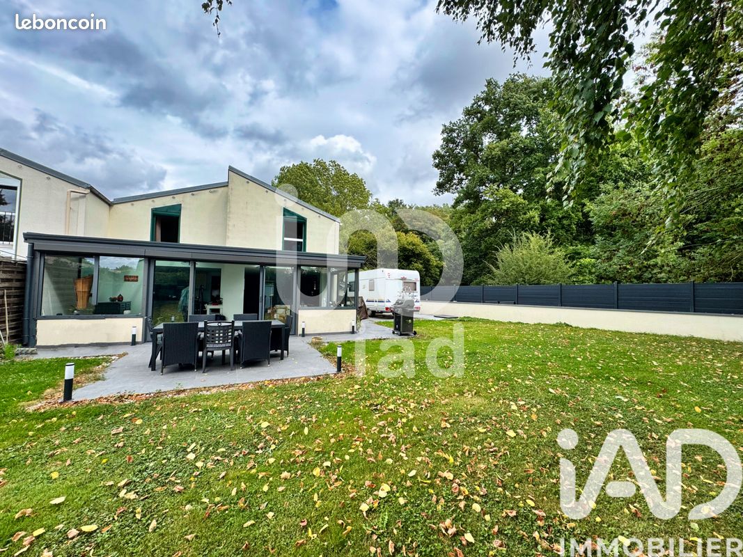 Maison 7 pièces 147 m² · à Émerainville · 147 m² · 384 000 €