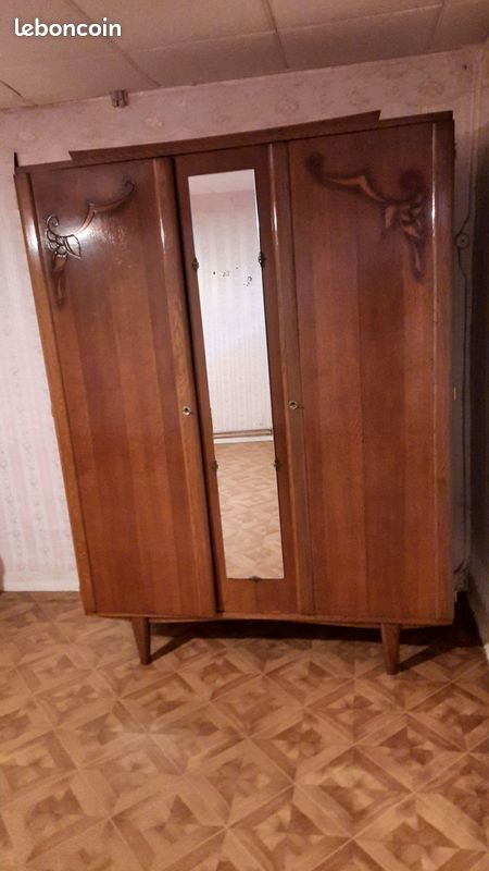 Grande armoire en bois massif (image 1)